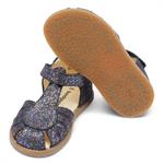 Sandaler med glimmer og flot farvespil